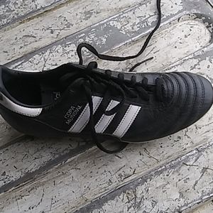 Soccer shoes
